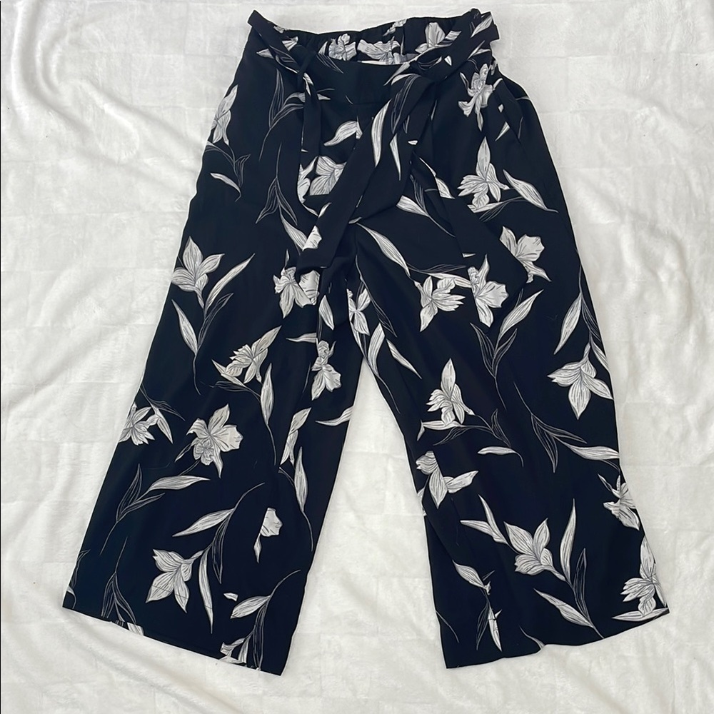 A new day Black and White Floral Wide-Leg  Capri Pants